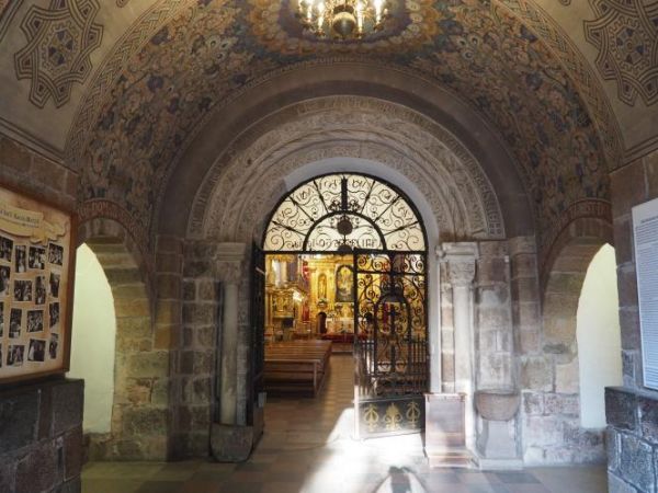 pewnie tędy poselstwa królewskie przed ołtarz zmierzały - przed obliczem Pani Mazowsza wymodlił zdrowie król Władysław IV, król Jan Kazimierz ciągnąc na wojnę w