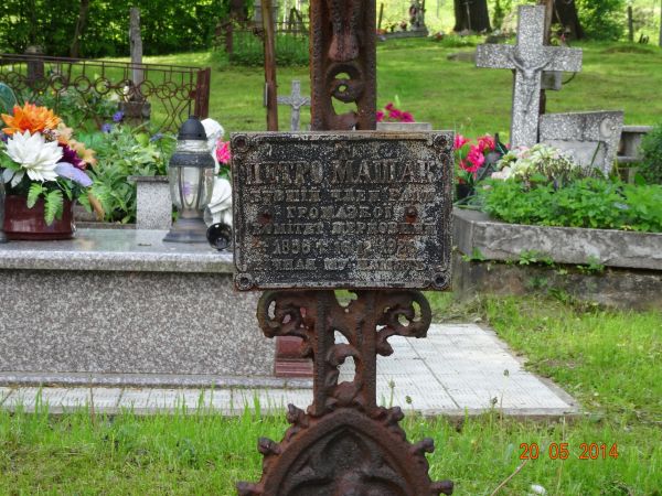 nagrobki - na cmentarzu w sektorze cerkiewnym / zabytkowym.
