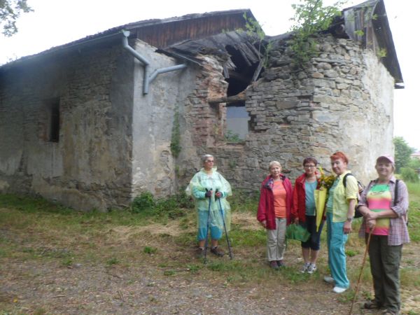 prezbiterium cerkwi greckokatolickiej pw. Zaśnięcia Przeczystej  Bogarodzicy, z 1901r. w stanie opuszczonej a zarazem postępującej ruiny, po II w.św. zamieniona