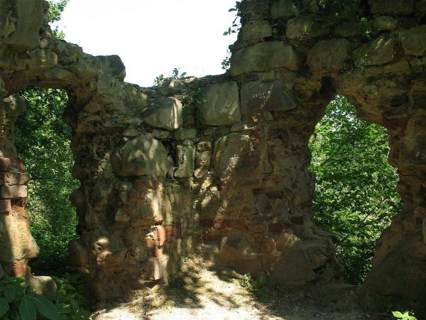 W ruinach zamku w Melsztynie