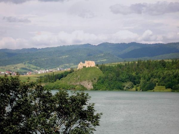 Widok na zamek w Czorsztynie