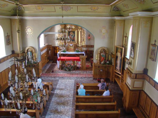 wnętrze kościoła pw. Najświętszej Maryi Panny Wspomożenia Wiernych.
