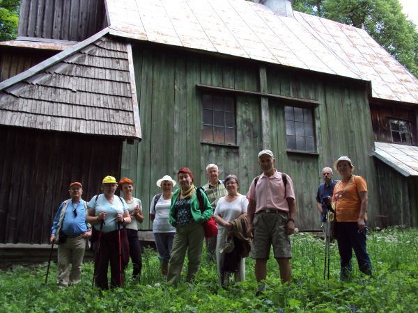 przy cerkwi greckokatolickiej pw. Narodzenia NMP - wzniesionej w 1779 roku.