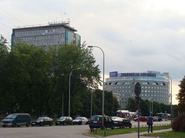 Stary i nowy budynek TVP. Warszawa, ul. J.P. Woronicza.
Zdj. wyk. 18.08.2009 r.