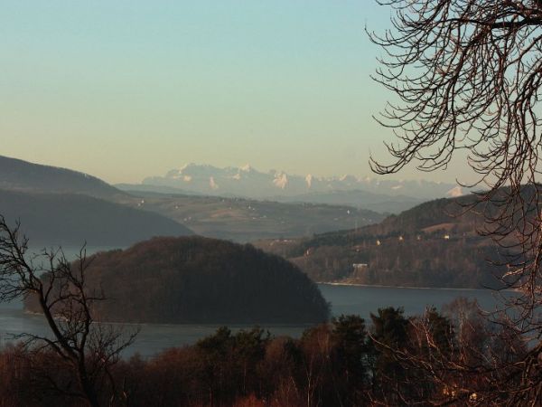 Tatry i nasze Jezioro Rożnowskie (widok z Wiesiólki)