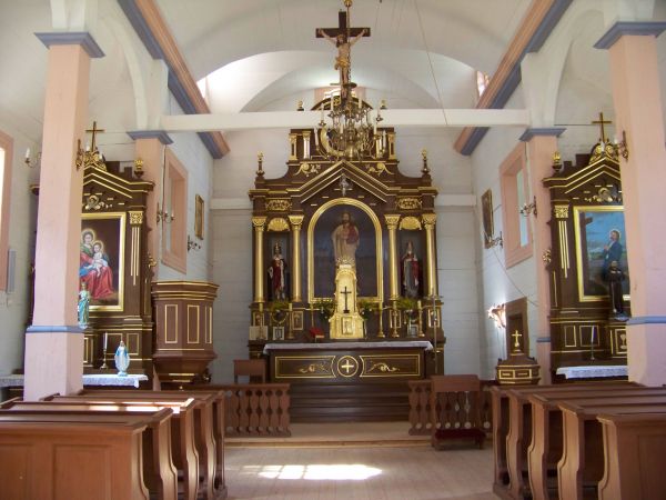 Wnętrze kościółka.