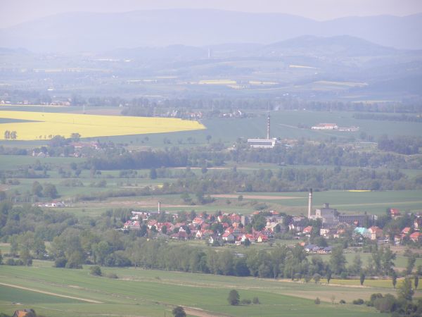 Mielnik. Panorama Krosnowic a w oddali Nowa Ruda-Słupiec. Widok z wieży.