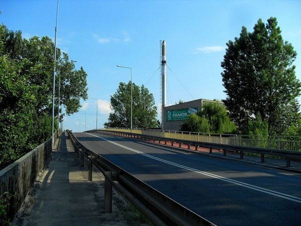 Wjazd od strony Kokoszkowy na wiadukt w ulicy Gdańskiej