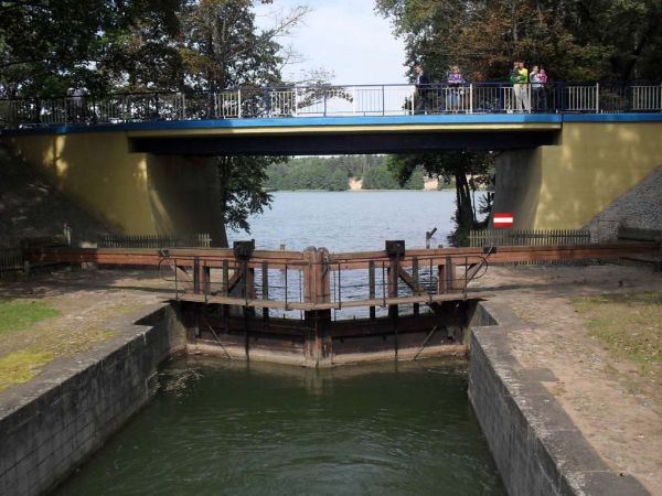 Zachowana w oryginalnym stanie śluza Przewięź na Kanale Augustowskim