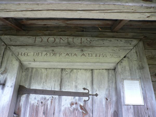 Wejście do cerkwi z widoczną datą 1755 rok.