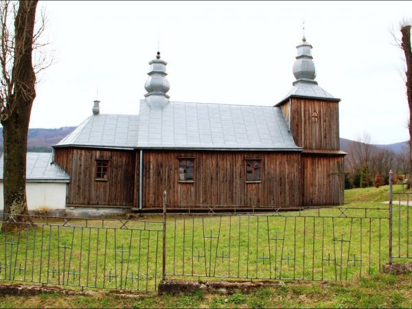 Dawna cerkiew filialna greckokatolicka pw. Przemienienia Pańskiego w Siemuszowej - ( od 1946 r. kościół filialny rzymskokatolicki p.w. Chrztu Pańskiego), wznies