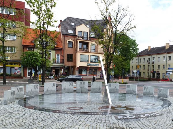 Rynek ( z zegarem słonecznym)