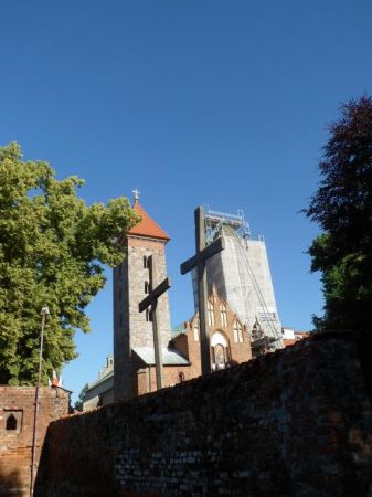 tu w Czerwińsku przed obliczem Pani Mazowsza modlił się Jagiełło, ciągnąc na bitwę pod Grunwaldem, tu idąc na wojnę z Krzyżakami połączył się z wojskami litewsk