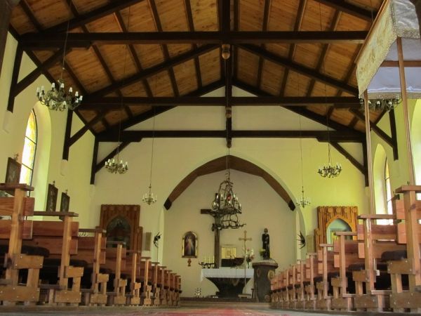 Wnętrze kościoła p.w. św. Józefa Oblubieńca w Hucie Kalnej