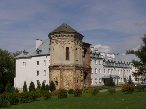 DĄBROWICA k/ LUBLINA 

"Dom Spotkania" Caritas w Dąbrowicy oddany został do użytku w 1995 r i posiada 145 miejsc noclegowych. Założenia programowe działalnośc