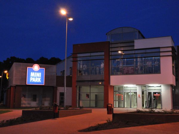 Wolsztyn nocą, Nowe centrum handlowe "Mini Park"
