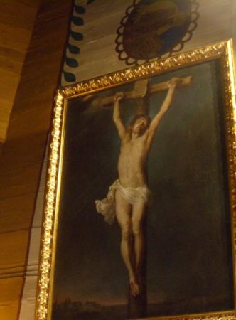 obraz w prezbiterium - przedstawia Chrystusa Ukrzyżowanego, pochodzi może z XVIIIw. jak ołtarze i ambona.