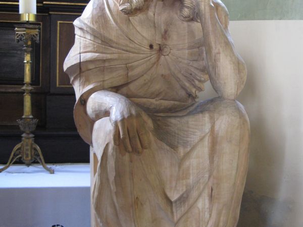 w kaplicy po lewej: obok zabytkowej chrzcielnicy - rzeźba Chrystusa Frasobliwego - drewno, współczesne - podejrzewam, iż autorstwa p. Stanisława Rajsa z Miejsca