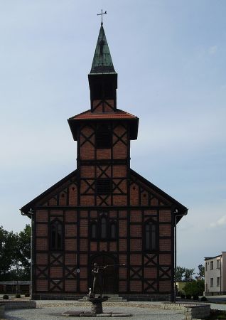 Dawny kościół ewangelicko-augsburski z lat 1850 - 51 zbudowany przez protestantów na miejscu ujskiego zamku rozebranego w 1773 roku.