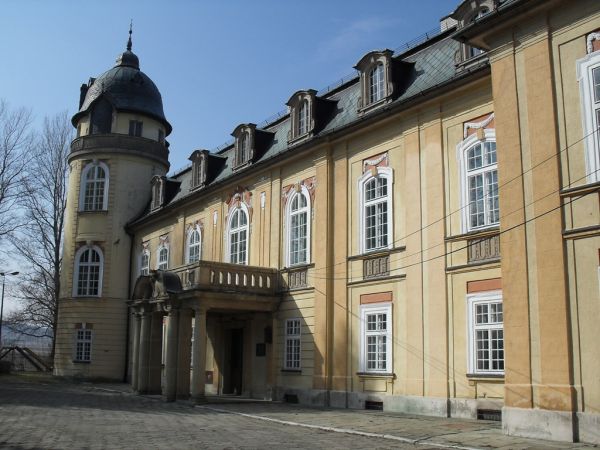 Neobarokowy pałac - obecnie hotel