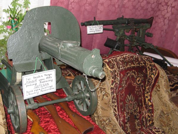 na ekspozycji militarnej prywatnej - u hobbysty, kolekcjonera. Robi to, co lubi a jego serdeczność i otwartość pozwala na dzielenie się swą pasją.