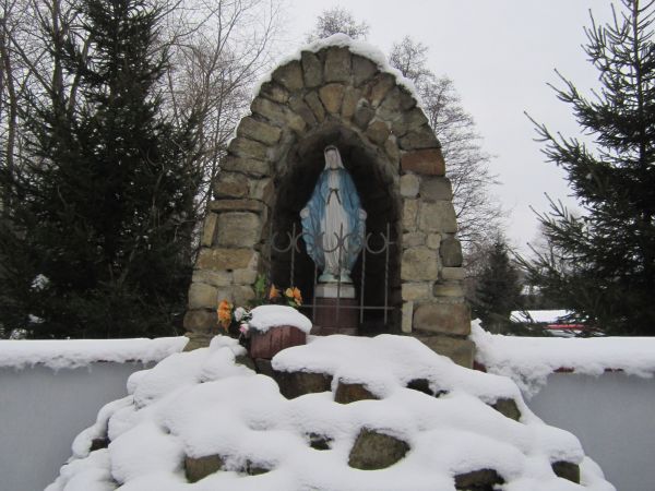 Kapliczka przy kościele