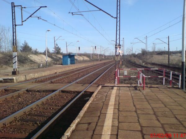 Przystanek PKP widok w kierunku staci ŁAZY