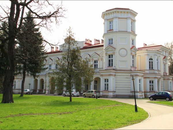 Pałac Lubomirskich w Przemyślu - Bakończycach .  Wybudowany w latach 1885–1887 przez księcia Hieronima Adama Lubomirskiego, według projektu Maksymiliana Nitscha