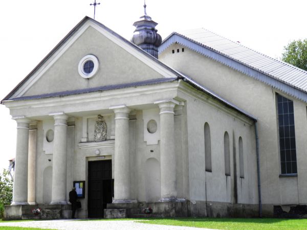 Kościół Zdrojowy – zbudowany został w 1818 r. jako kaplica dworska, potem służył do końca II wojny światowej jako cerkiew greckokatolicka. W 1947 r. przejęta pr