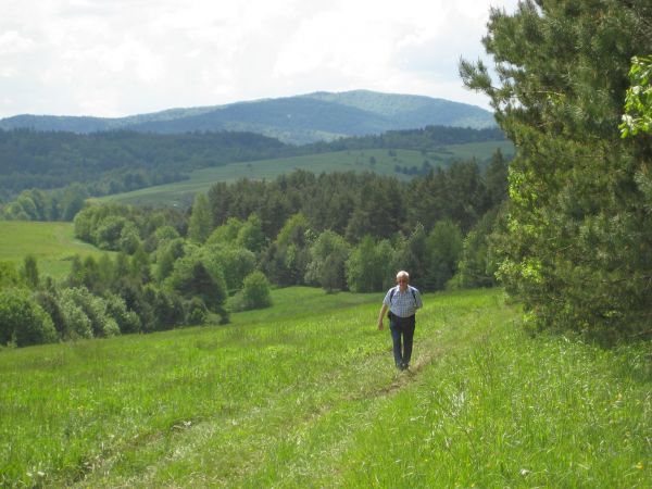 człowiek bez czytania - marnieje ! przeczytana książka "żyje w człowieku" a my zazwyczaj spragnieni  i łyk wytrawnego wzrokowo-sercowego doznania  szczęśliwszym