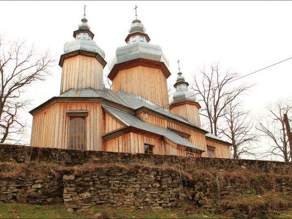Cerkiew pw. św. Mikołaja w Dobrej Szlacheckiej . Obecnie kościół rzymskokatolicki p.w.  Podwyższenia Św. Krzyża . Zbudowana w 1879 r. Obok , na osi - druga cerk