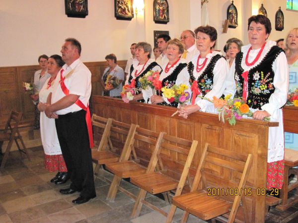 Starostowie i druhny dożynek parafialnych