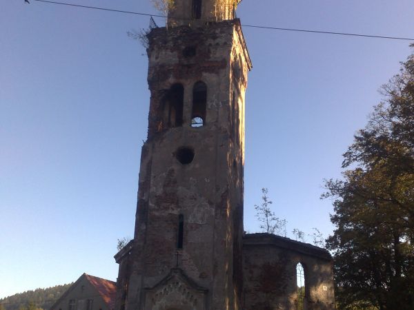 Pow. wałbrzyski gm. Mieroszów_kościół ewangelicki z 1742 r. w stanie ruiny