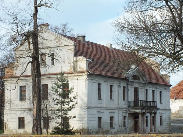 jeden z pałacyków w Olesznej