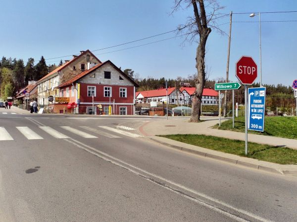 Uliczkii i kamieniczki Świętej Lipki,z prawej hotel w Świętej Lipce 2011-04-25