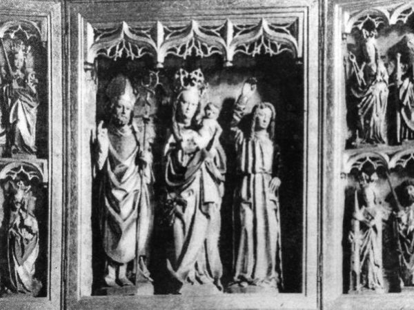 Ołtarz w kościele w Rożnowie - te figurki skradziono