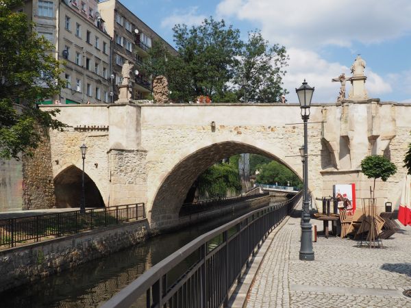 most św. Jana, obiekt ma 52,5 m długości i ok. 5, 70 m szerokości.