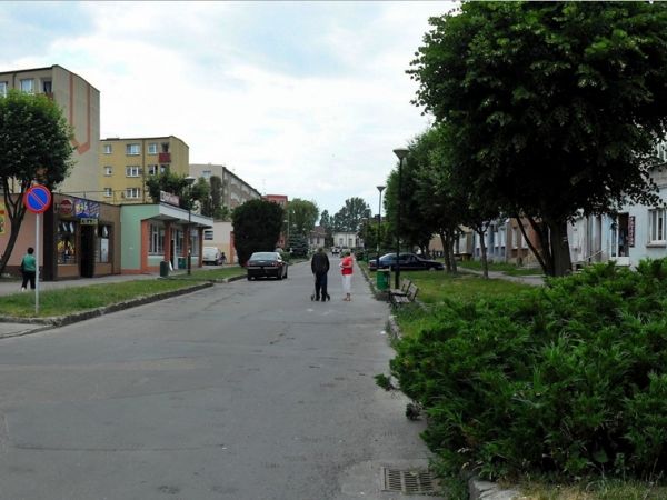 Aleja Wojska Polskiego na wysokości Wybickiego w kierunku Dworca PKP