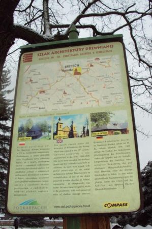 przy kościele plansza a tam zaproszenie do poznania innych cennych obiektów w okolicy a my już tam byliśmy i zapraszamy do osobnych galerii i lektury opisów.