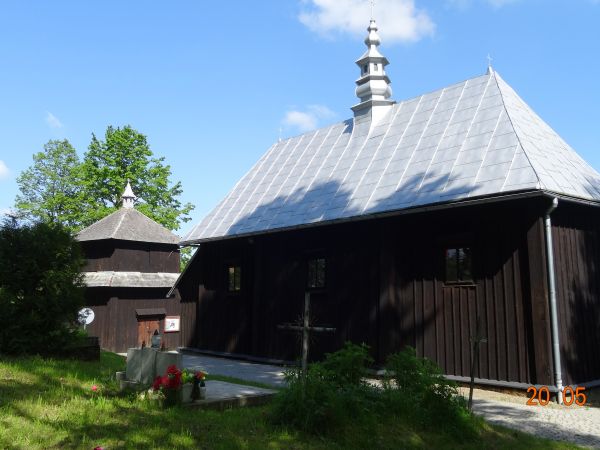 cerkiew filialna greckokatolicka pw. św. Mikołaja Cudotwórcy, z 1839r. po wojnie użytkowana jako kościół pw. Narodzenia NMP.