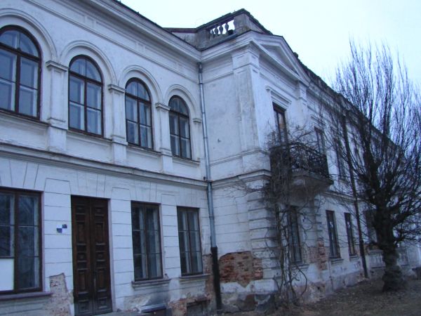 Obecny budynek został przebudowany według projektu Władysława Marconiego i ma charakter willi włoskiej.