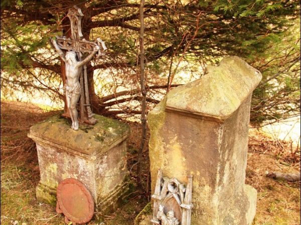 Cerkiew greckokatolicka p.w. Michała Archanioła - wzniesiona w 1843 r. w Brzeżawie .  Obecnie kościół rzymskokatolicki pw. Św. Michała Archanioła.