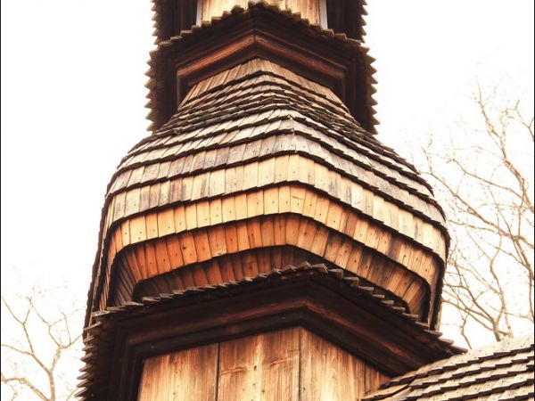 Drewniana cerkiew greckokatolicka p.w. Narodzenia NMP w Łodzinie. Zbudowana w 1743 roku. Obecnie filialny kościół rzymskokatolicki .