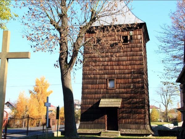 Drewniany kościół pw. śś. Piotra i Pawła w Medyce . Wybudowany w 1607 roku. W 1850 r. gruntownie przebudowany. W 1880 r. zmodyfikowano bryłę kościoła poprzez "