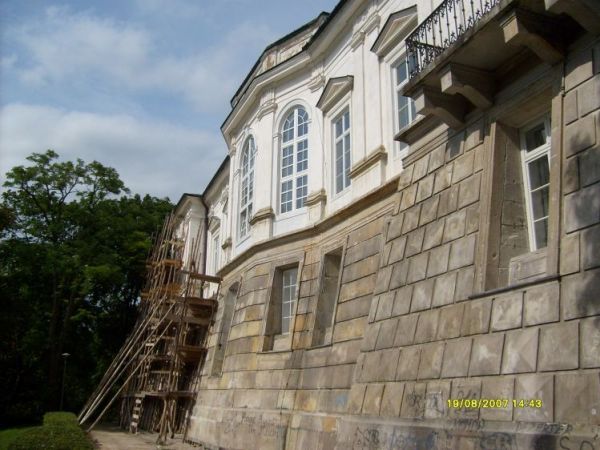 Pałac od strony skarpy.