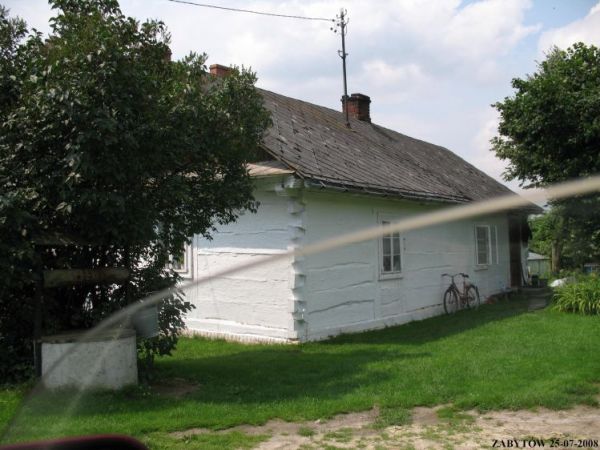 Ty życie płynie innym torem,spokój i cisza,slychać śpiew ptaków.