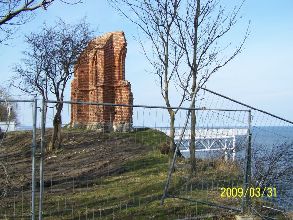 Ruiny kościoła w Trzęsaczu