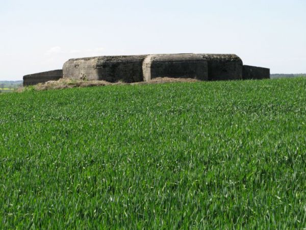 Schron nr 4. Armii "Poznań". Tradytor dwustronny. Widok ogólny.