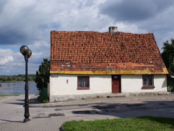 Dom stary - latarnia tylko udaje starą