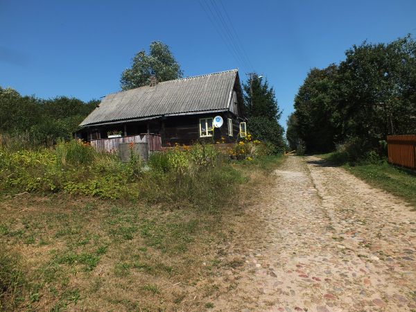 Jedna z chat w Ozieranach Małych.